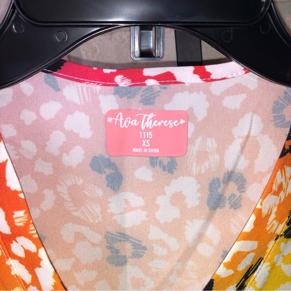 NWT Zavate Ava Therese Rainbow Leopard pattern short sleeve scrub top - Picture 6 of 9